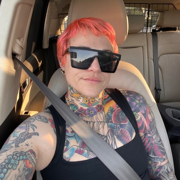 Meet your Posher, Cassandra - Picture 1 of 1